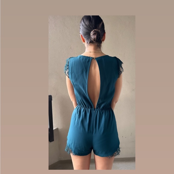 Short blue/green tone one piece with lace detail
XS - Will come steamed - Picture 2 of 2